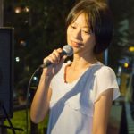ほほえみ見せて君の歌声…